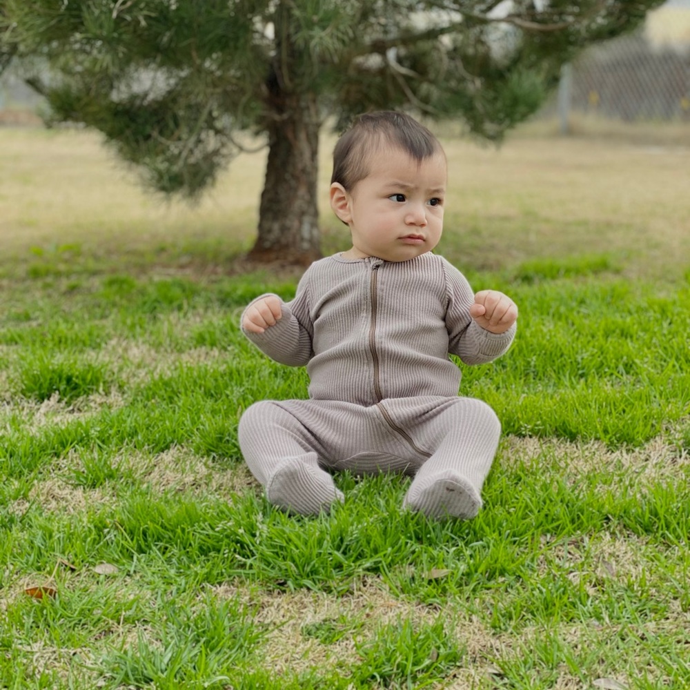 Taupe ribbed footie